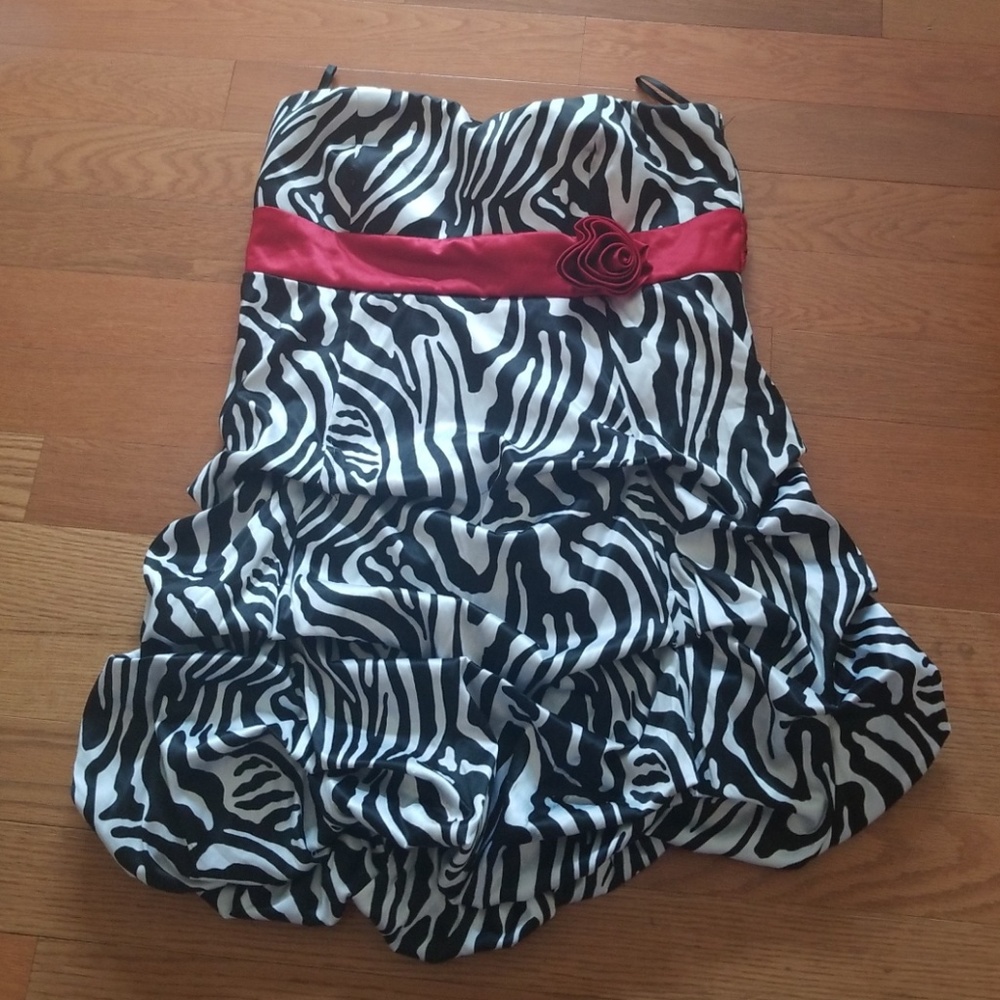 Pompous Girly strapless fun dress